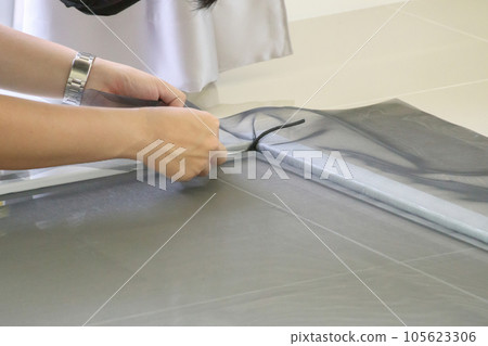 man install mosquito net wire screen on house window protection against insect 105623306