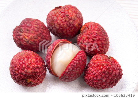 Domestic lychee 105623419