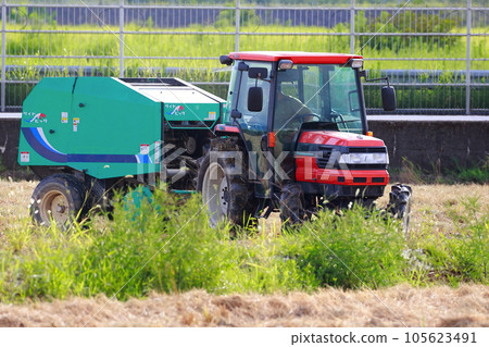Straw roll work by tractor 105623491