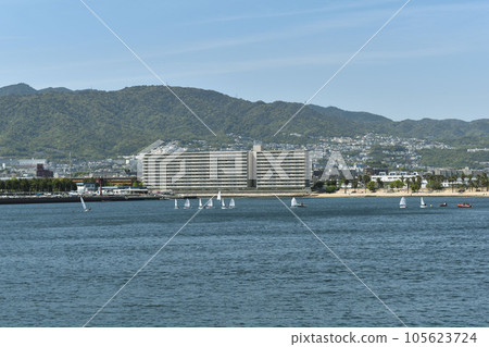 六甲山和小艇 105623724