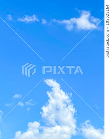 Dinosaur-shaped clouds floating in the blue sky (smartphone photo) Dinosaur-shaped clouds floating in the blue sky (smartphone photo) 105625164