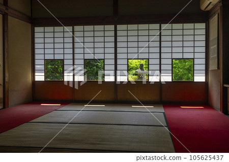 Unryu-in Renge-no-ma Shikishi scenery Fresh green season (Kyoto) Unryu-in Renge-no-ma Shikishi scenery Fresh green season (Kyoto) 105625437