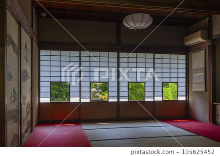 雲龍院蓮華之間敷色風景 新綠季節(京都) 雲龍院蓮華之間敷色風景 新綠季節(京都) 105625452