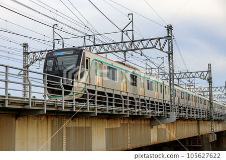 A Tokyu train crossing the Arakawa iron bridge near Futako-Tamagawa Station A Tokyu train crossing the Arakawa iron bridge near Futako-Tamagawa Station 105627622