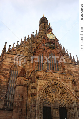 德國紐倫堡聖母教堂黃昏 105628655