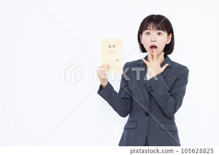 A surprised working woman in her 30s holding a pay bag in front of a white background 105628825
