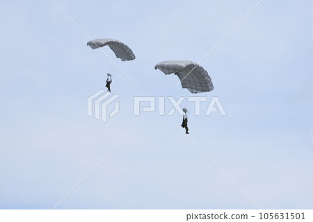 陸上自衛隊傘兵進行模擬訓練 陸上自衛隊傘兵進行模擬訓練 105631501