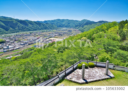 [Overlooking the Suiso Plain from the Chausuyama Castle Ruins Observatory (Yoshii Shiroyama Park)] Suiso, Akaiwa City, Okayama Prefecture 105633002