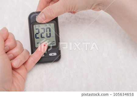 [Diabetes blood sugar level measurement blood and measuring device] 105634658