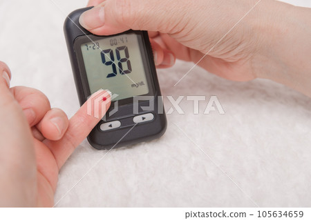 [Diabetes blood sugar level measurement blood and measuring device] 105634659