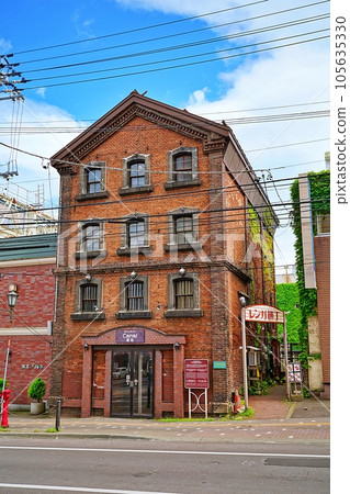 Former Mukai Gofuku Store Branch Warehouse (Otaru City Designated Historic Building No. 73) 105635330