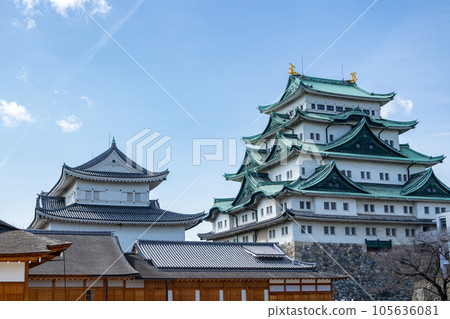 藍天映襯下的名古屋城塔 藍天映襯下的名古屋城塔 105636081