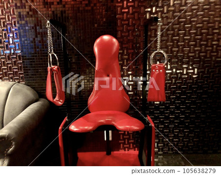 安裝在情趣酒店的SM椅子。 105638279