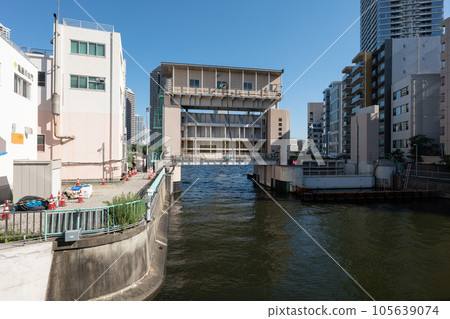 Kameshima River Water Gate in Chuo Ward, Tokyo, Japan in summer 105639074