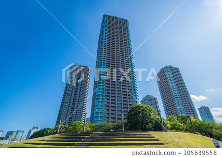 日本東京的城市景觀，俯瞰大川端河城 21。豐洲在左後方 105639558