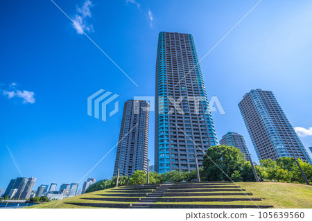 日本東京的城市景觀，俯瞰大川端河城 21。豐洲在左後方 105639560
