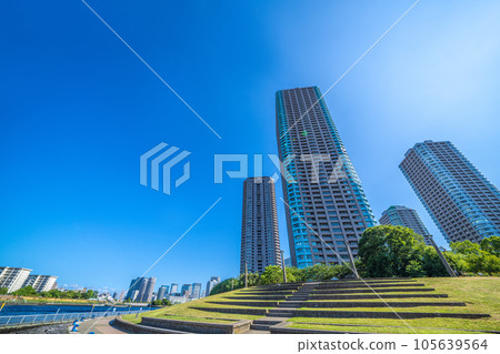 日本東京的城市景觀，俯瞰大川端河城 21。豐洲在左後方 105639564