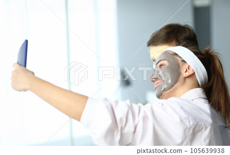 Fun time during beauty therapy Fun time during beauty therapy 105639938