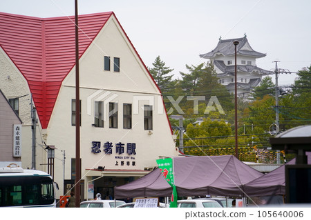 伊賀鐵道伊賀線忍者城站（上野市站）和伊賀上野城/三重縣伊賀市 105640006