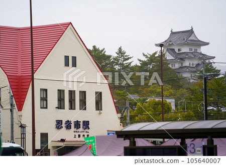 伊賀鐵道伊賀線忍者城站(上野市站)和伊賀上野城/三重縣伊賀市 伊賀鐵道伊賀線忍者城站(上野市站)和伊賀上野城/三重縣伊賀市 105640007