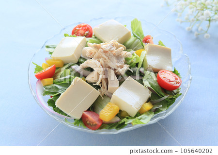 Light taste, salad chicken and tofu salad 105640202