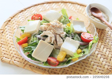 口味清淡,沙拉雞肉豆腐沙拉 口味清淡,沙拉雞肉豆腐沙拉 105640208