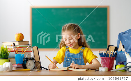 Kid is learning in class 105641737
