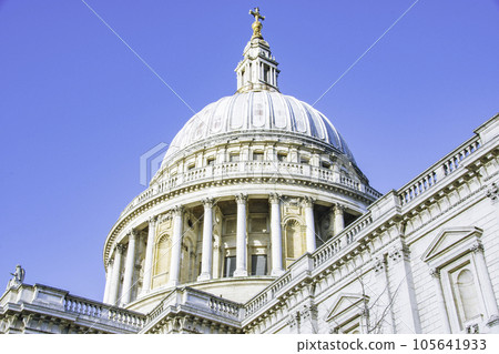 A view from St Paul's Cathedral in London 105641933