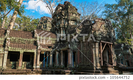 Ancient ruins Thom Bayon temple - famous Cambodian landmark, Angkor Wat complex of temples. Siem Reap, Cambodia. 105644752