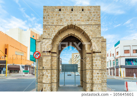 Arch of ancient Bab Sharif Gate on the street of Al-Balad, Jeddah, Saudi Arabia Arch of ancient Bab Sharif Gate on the street of Al-Balad, Jeddah, Saudi Arabia 105645601