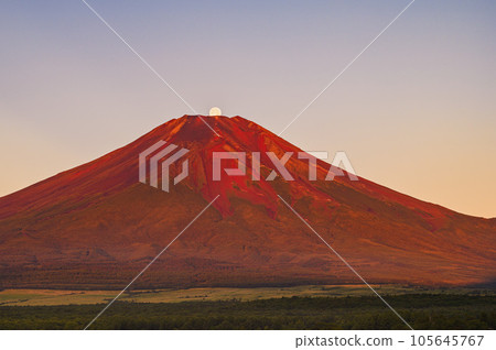 珍珠富士，在富士山頂欣賞日出和滿月的壯麗景色 105645767