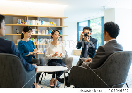 Interview Interview Photographer Interview Interview Photographer 105646732