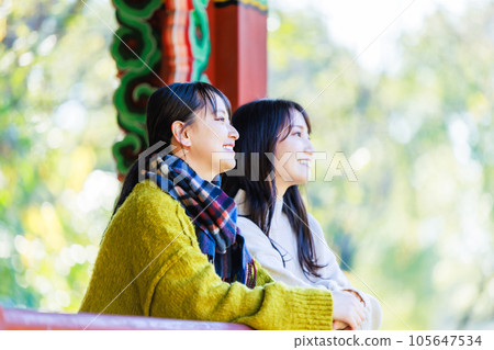 Young woman enjoying sightseeing with friends Young woman enjoying sightseeing with friends 105647534