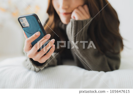 Lifestyle Winter Smartphone 105647615
