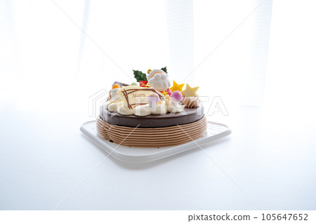 Christmas cake in a refreshing light 105647652