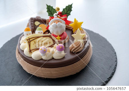 Christmas cake in a refreshing light 105647657