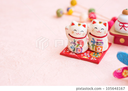 Lucky cat New Year's material 105648167