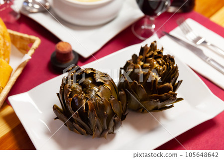 Top view of vegetarian appetizer of baked artichokes 105648642