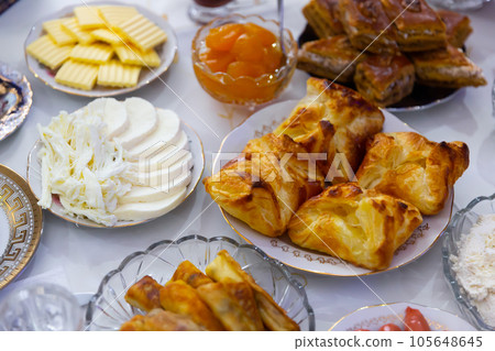 Breakfast in a Georgian hotel 105648645