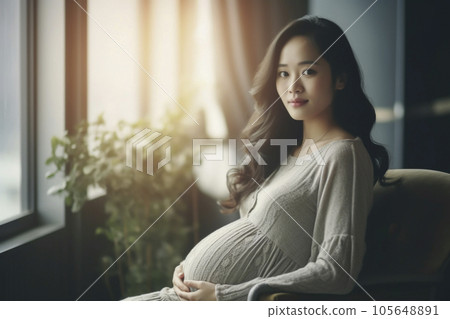 房間沙發上坐著大肚子的日本孕婦“AI生成圖像” 105648891