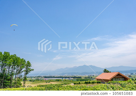 Hokkaido: Paragliding in the sky Furano Hokkaido: Paragliding in the sky Furano 105651083