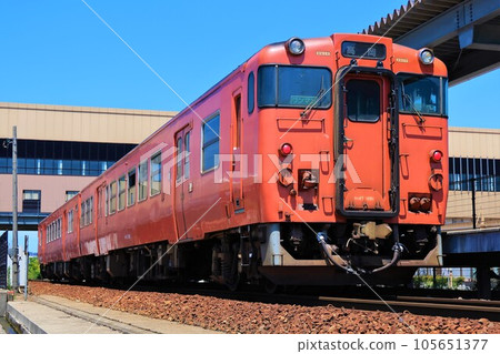 [JR西日本] Kiha 47型（城端線：新高岡站） 105651377