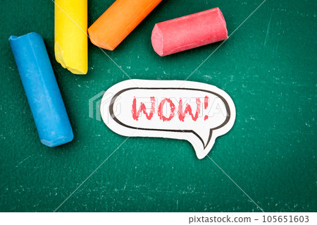 WOW Message bubble. Green chalkboard texture background 105651603