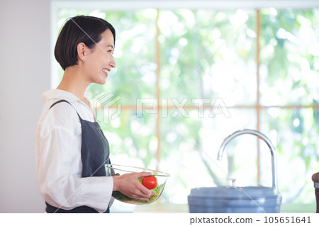 Female Lifestyle Cuisine 105651641