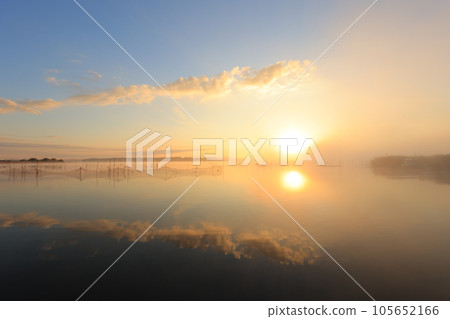 清晨的因班沼,霧氣繚繞 清晨的因班沼,霧氣繚繞 105652166
