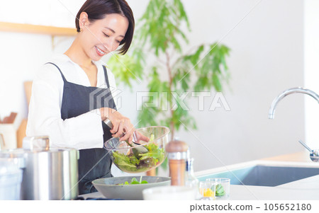 Female Lifestyle Cuisine 105652180