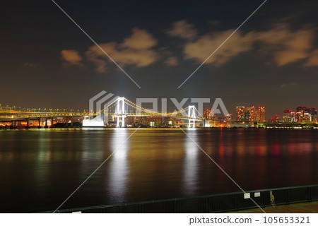 從豐洲看到的彩虹橋夜景 105653321