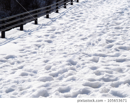 Road with snow (slope). 105653671