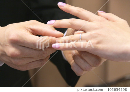 戒指交換 戒指交換 105654398