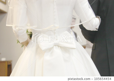 The back of the bride 105654454